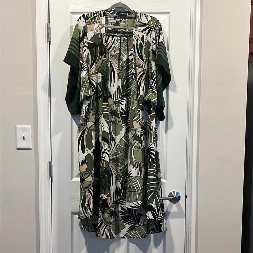 Attitudes By Renee.Tropical Leaf‎ Print Kimono. Size LP